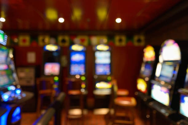 cf33 অফিস এবং টিম সদস্যরা লাইভ স্টুডিওতে